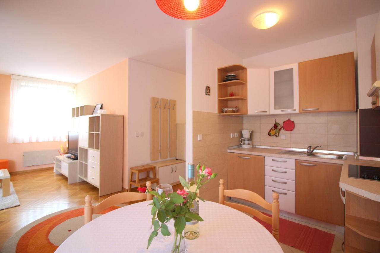 Apartment Vojka In City Center โปเรช ภายนอก รูปภาพ