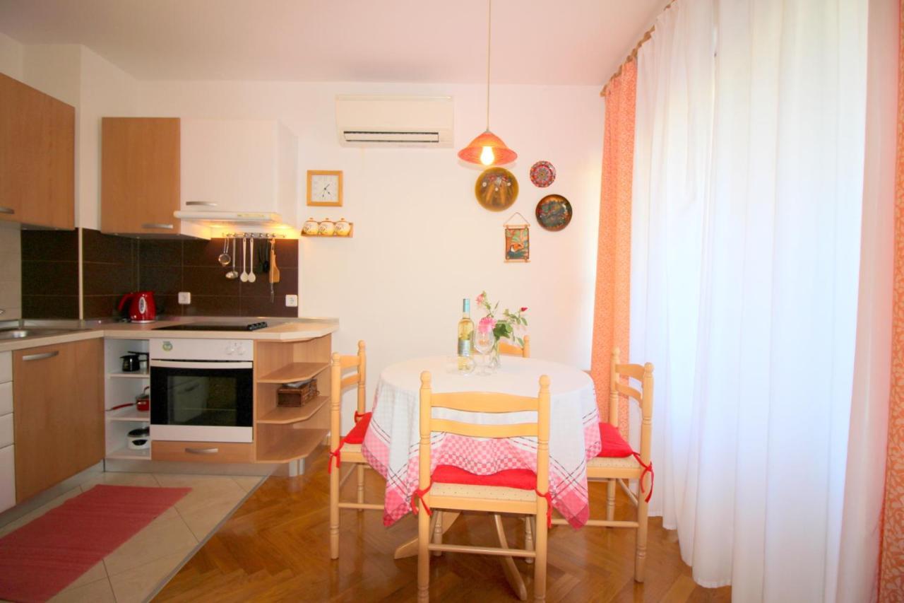 Apartment Vojka In City Center โปเรช ภายนอก รูปภาพ